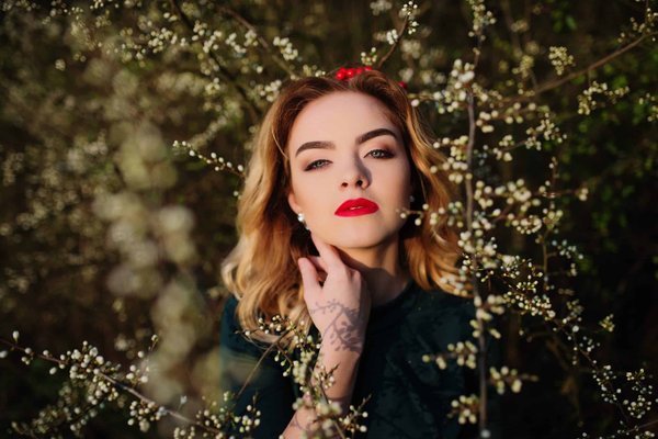 Comment choisir des vêtements de soirée adaptés à des températures froides ?