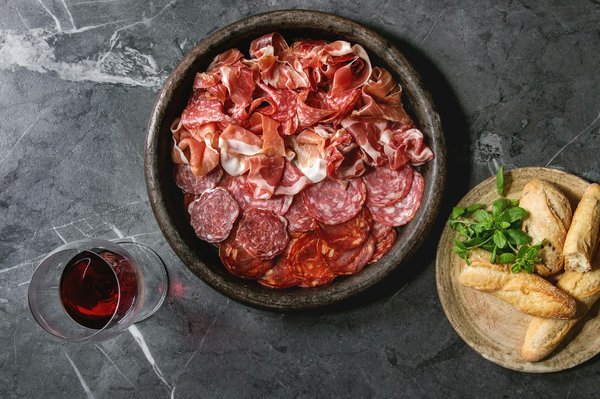 Quels sont les secrets pour assortir des bijoux en turquoise avec des tenues estivales ?